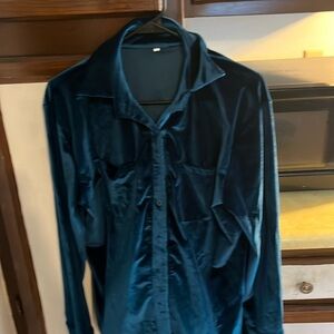 Large 95% Polyester/5% Spandex Dark Green long sleeve button shirt